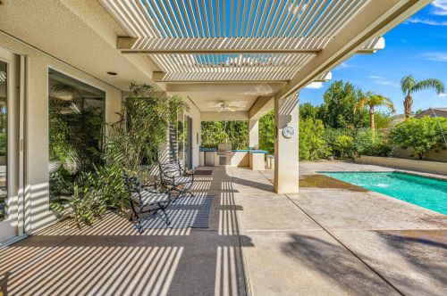 2 King Edward Ct, Rancho Mirage CA  92270-1621 exterior