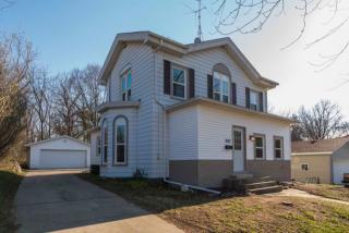 627 7th Ave, West Baraboo, WI 53913-1938