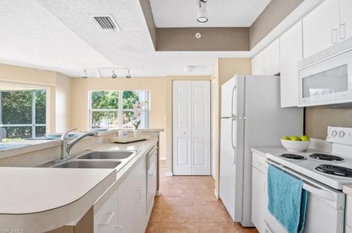 8851 Colonnades Ct, Bonita Springs, FL 34135-7877