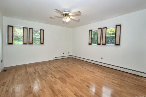 4 Eunice Ln, Thornwood NY  10594-1901 exterior