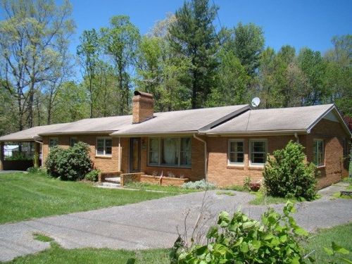 704 Airport Rd, Hillsville, VA 24343-3851