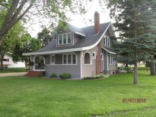 324 Hillyer St, Viroqua, WI 54665-1333