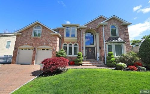 162 Van Saun Dr, River Edge, NJ 07661-1714