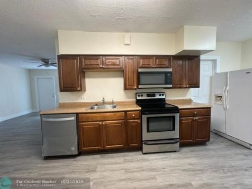 6817 10th St, Hollywood FL  33023-1632 exterior