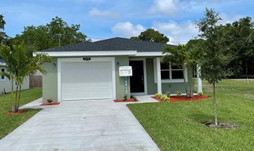 6378 28th St, Saint Petersburg, FL 33702-6205