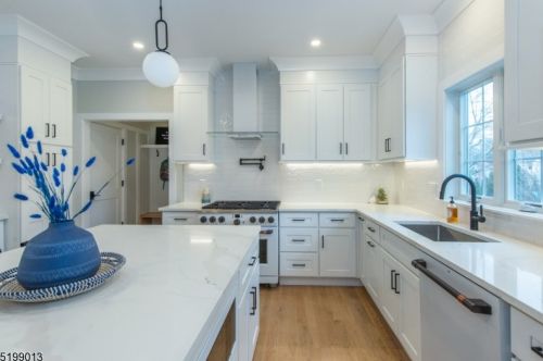 84 Elmwood Ave, Chatham Township NJ  07928-2628 exterior