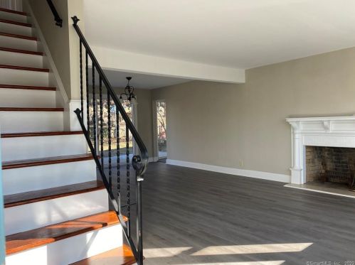 19 Madison Ave, Waterbury, CT 06706-1826