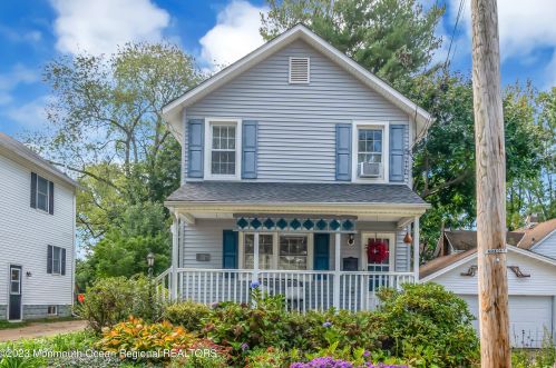 32 Yard Ave, East Freehold, NJ 07728-1928
