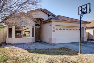 3753 Woodside Ln, Gilbert, AZ 85297-7919