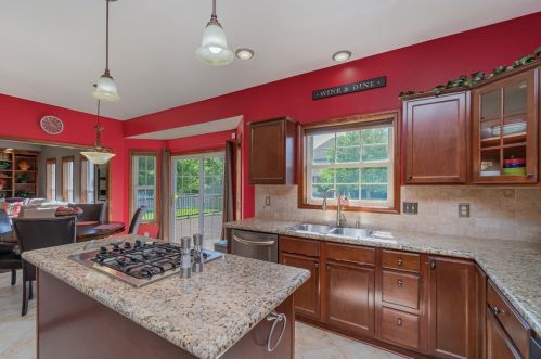 20 Lockerbie Dr, Valpo IN  46385-9287 exterior