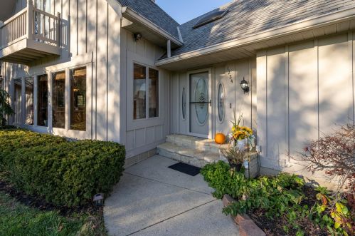 1224 Countryside Dr, Washington Ch OH  43160-1804 exterior