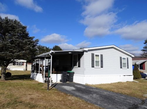 38 Derose St, Walnutport, PA 18088-9230