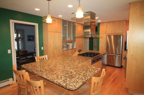 7 Meadowview Dr, Poughkeepsie NY 12603-5505 exterior