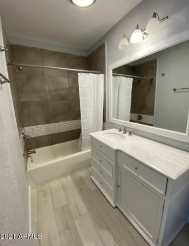 412 17th Dr, Phoenix, AZ 85007-2497
