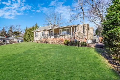 83 Longfellow Dr, San Remo, NY 11754-2347