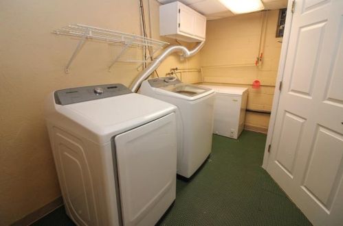 1560 Berkshire Ave, Pittsburgh PA  15226-2476 exterior