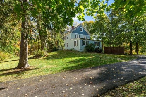 1683 Strawberry Rd, Mohegan Lake, NY 10547-1047