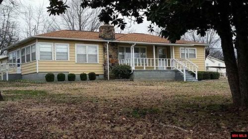 109 3rd St, Yellville, AR 72687-9724