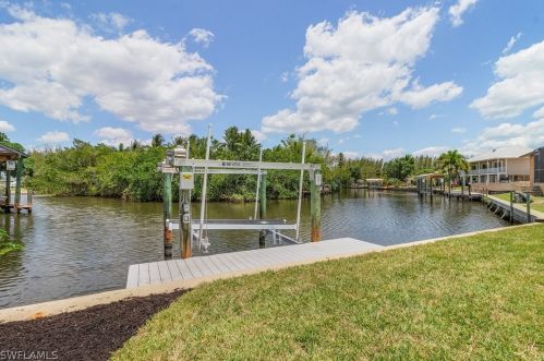 2704 Sanibel Blvd, Saint James City FL  33956-2232 exterior