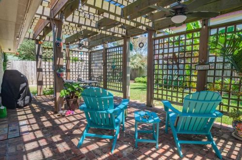 1708 Byu Shr Dr, Galveston TX 77551-4333 exterior