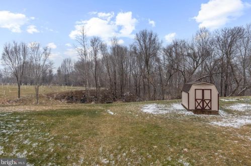 342 Yorkshire Dr, Lancaster PA  17603-8846 exterior