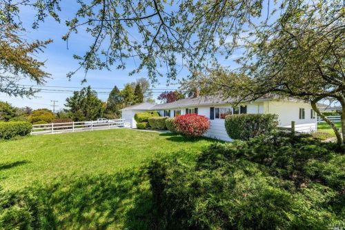 5625 Henning Rd, Sebastopol CA  95472-6332 exterior