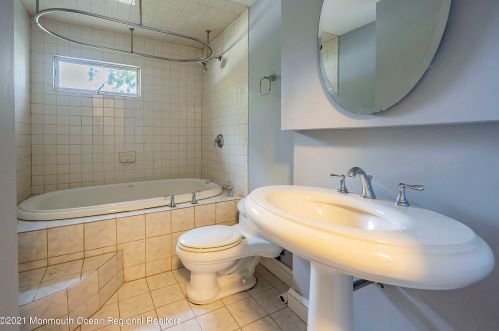 23 Pheasant Dr, Berkeley Township NJ  08721-1606 exterior