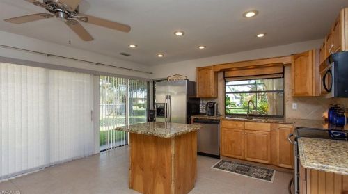 905 52nd St, Cape Coral FL  33914-7086 exterior