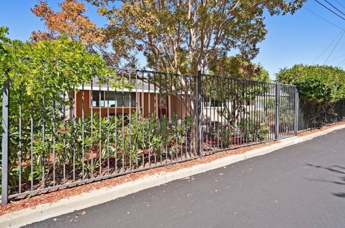 1537 Vine St, Belmont, CA 94002-3741
