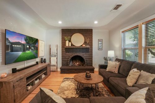 520 Falls Ave, Lodi CA  95240-1018 exterior