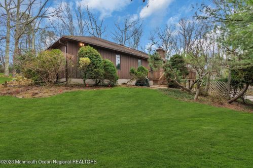 9 Old Weathersfield Rd, Tinton Falls, NJ 07712-3344