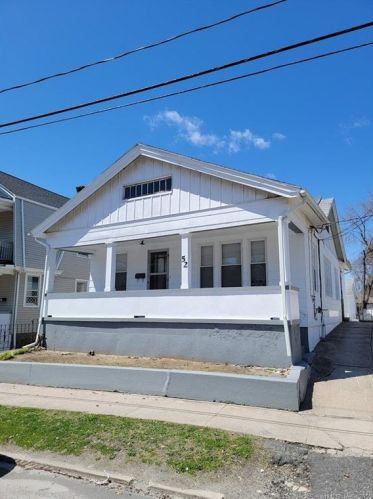 52 Knoll St, Waterbury, CT 06705-1813