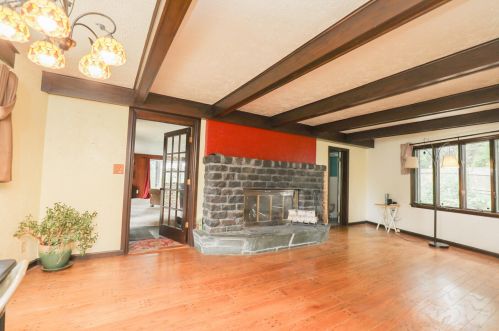 8756 33rd Ave, Kenosha, WI 53142-2558