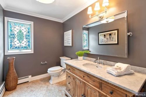 220 Allendale Ave, Allendale NJ  07401-1725 exterior