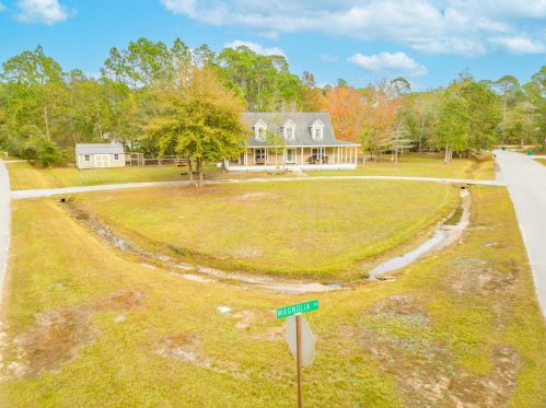 37 Magnolia Dr, Freeport FL  32439-3657 exterior