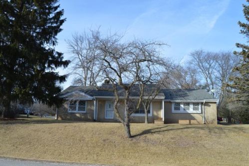 132 Krause Pl, Milwaukee, WI 53217-1721