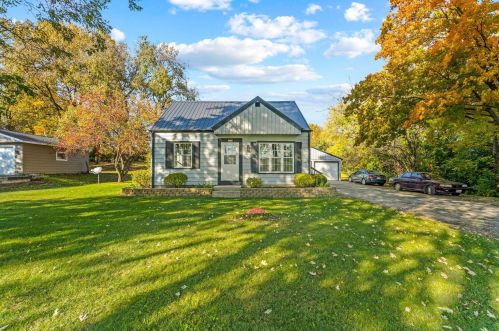 3526 7 Mile Rd, Caledonia, WI 53108-9749
