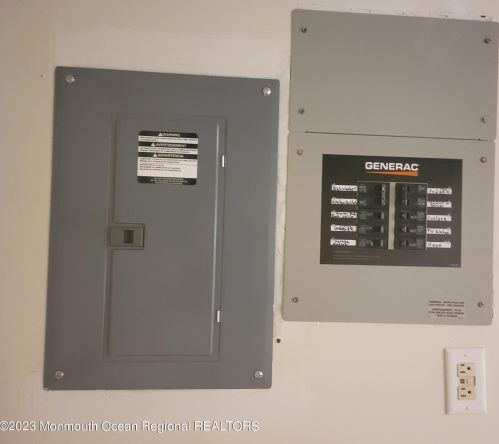 21 Linton Close, East Freehold NJ 07728-3816 exterior