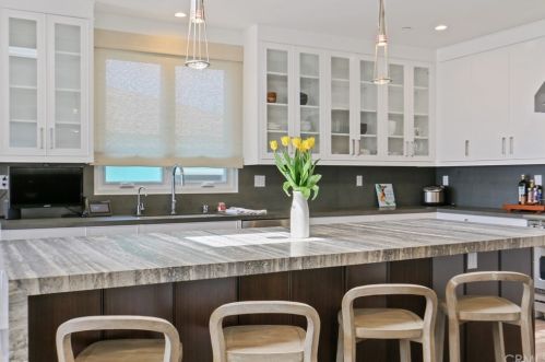 2215 Bayview Dr, Manhattan Beach CA  90266-4453 exterior