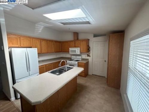 176 Harbor Dr, Daly City CA  94014-2829 exterior