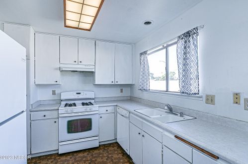 1061 Wildwood Rd, Santa Maria CA  93454-2442 exterior