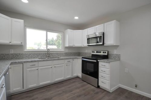 2020 Tokay Ave, Turlock CA  95380-4345 exterior