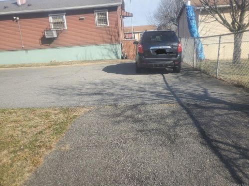 1565 Charlotte St, Bronx, NY 10460-5735