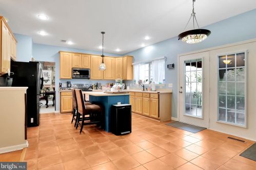 357 Locust Grove Dr, Purcellville VA  20132-3285 exterior