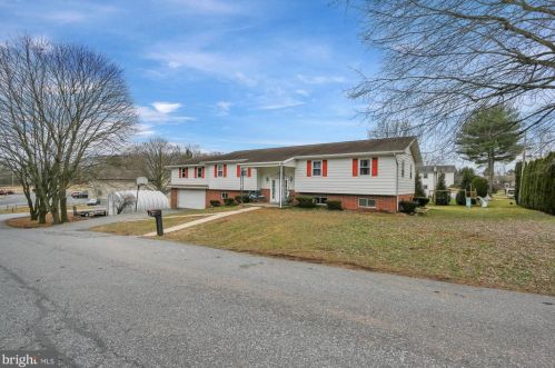 32 North Dr, Schuylkill Haven, PA 17972-8954
