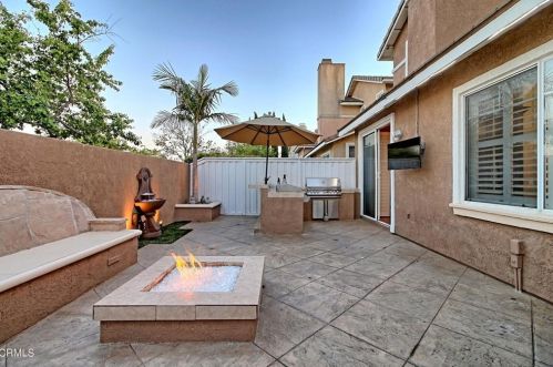 2062 Avila Pl, Oxnard CA 93036-8257 exterior