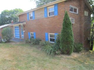 570 Lucia Rd, Pittsburgh, PA 15221-3954