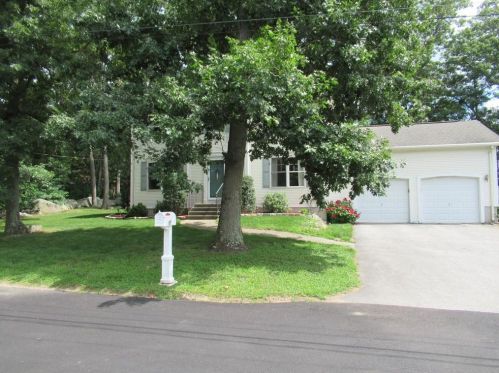 67 Standring St, Cumberland, RI 02864-5221