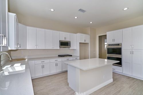 1594 Tanglewood Ct, Beaumont CA  92223-8540 exterior