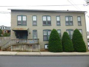 51 Chestnut St, Ephrata, PA 17522-2250